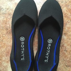 Rothy’s black flats
